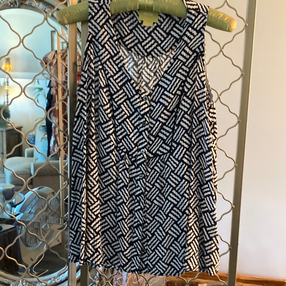 Maeve black and white rayon sleeveless flowy blouse.